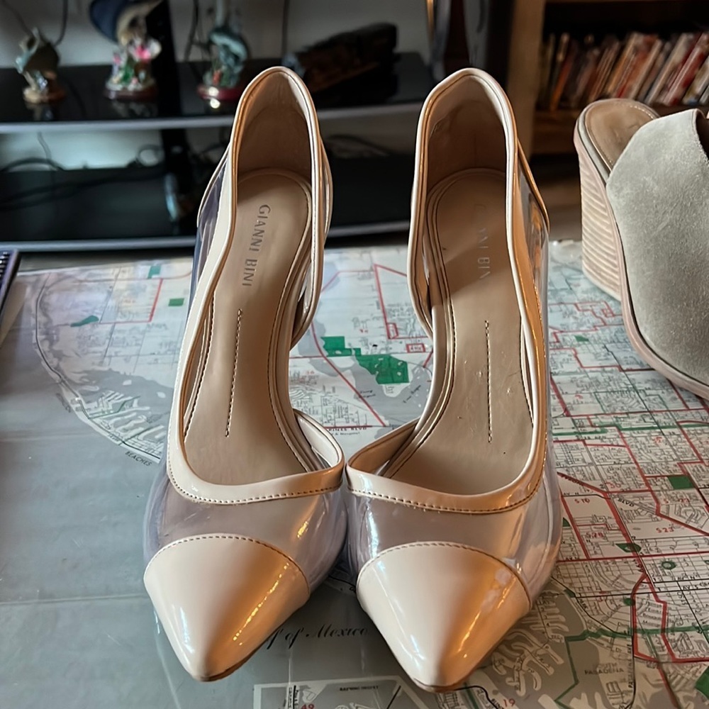 Gianni Bini Falenn clear nude pointy toe heels 9M